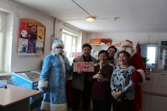 Заглянули на почту России. И здесь оставили свой след.