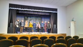 7 класс поздравляет учителей