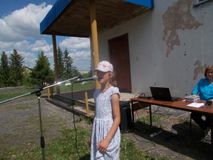 поёт Усова Лада