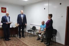 Владимир Иванович поздравляет Зою Михайловну