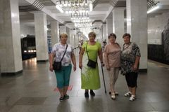 В  метро